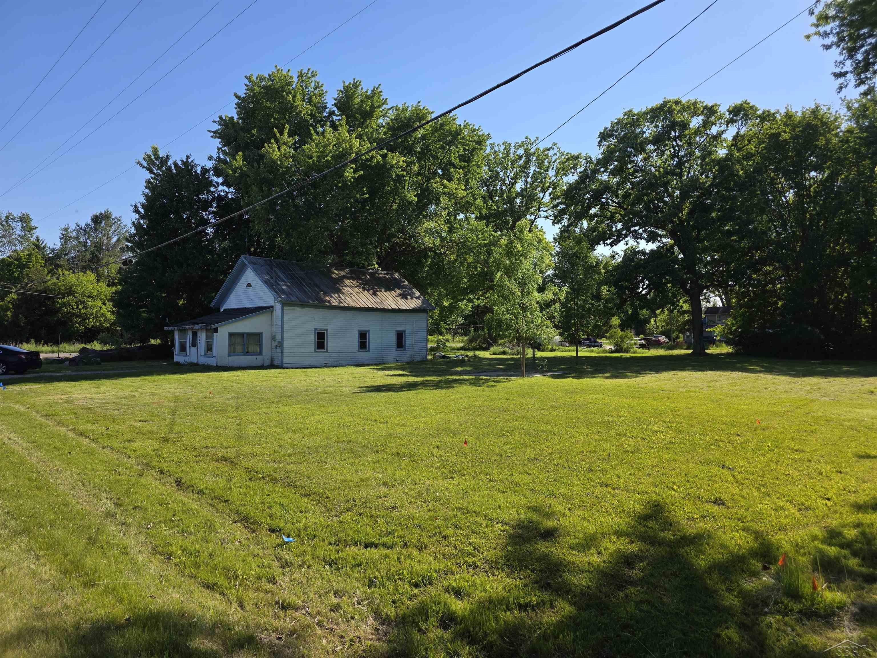 507 North 9 Mile Road Sanford, MI 48657 - Photo 3 of 7