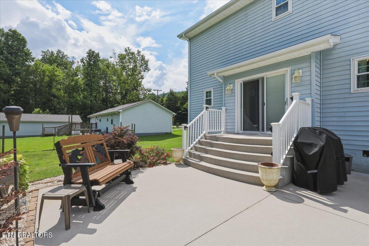 2042 Dutch Valley Road Clinton, TN 37716 - Photo 23 of 26 24-029_1I2A3340
