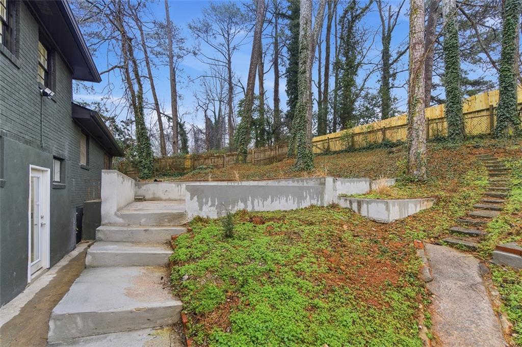 2543 Fontaine Circle Decatur, GA 30032 - Photo 4 of 31