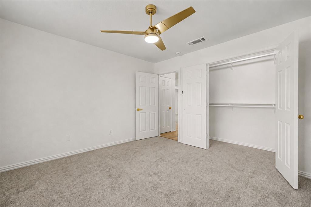 307 Dixon Street Terrell, TX 75160 - Photo 22 of 32 Neutral wall color with plush gray carpeting