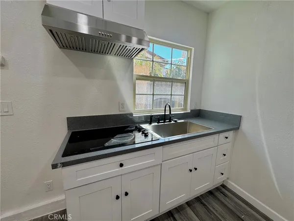 a close view of sink and tap