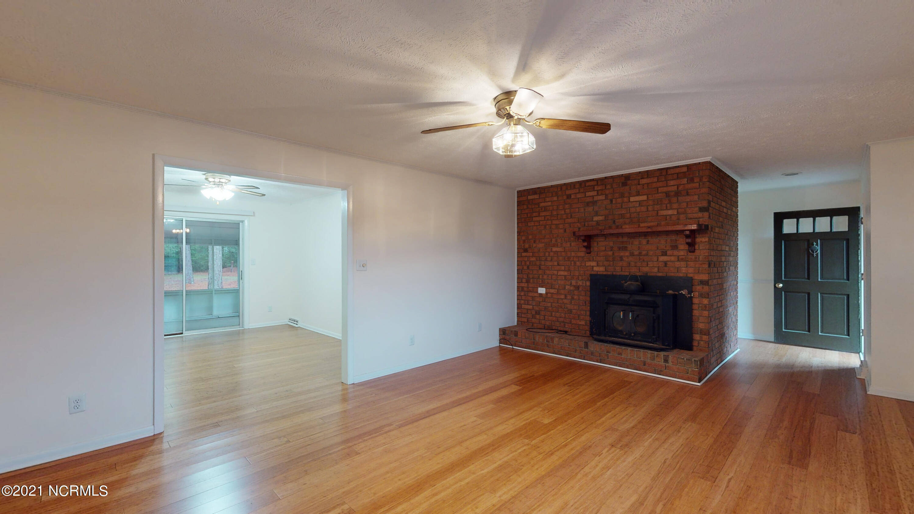 187 Arrow Wood Road Carthage, NC 28327 - Photo 16 of 41 Living Room