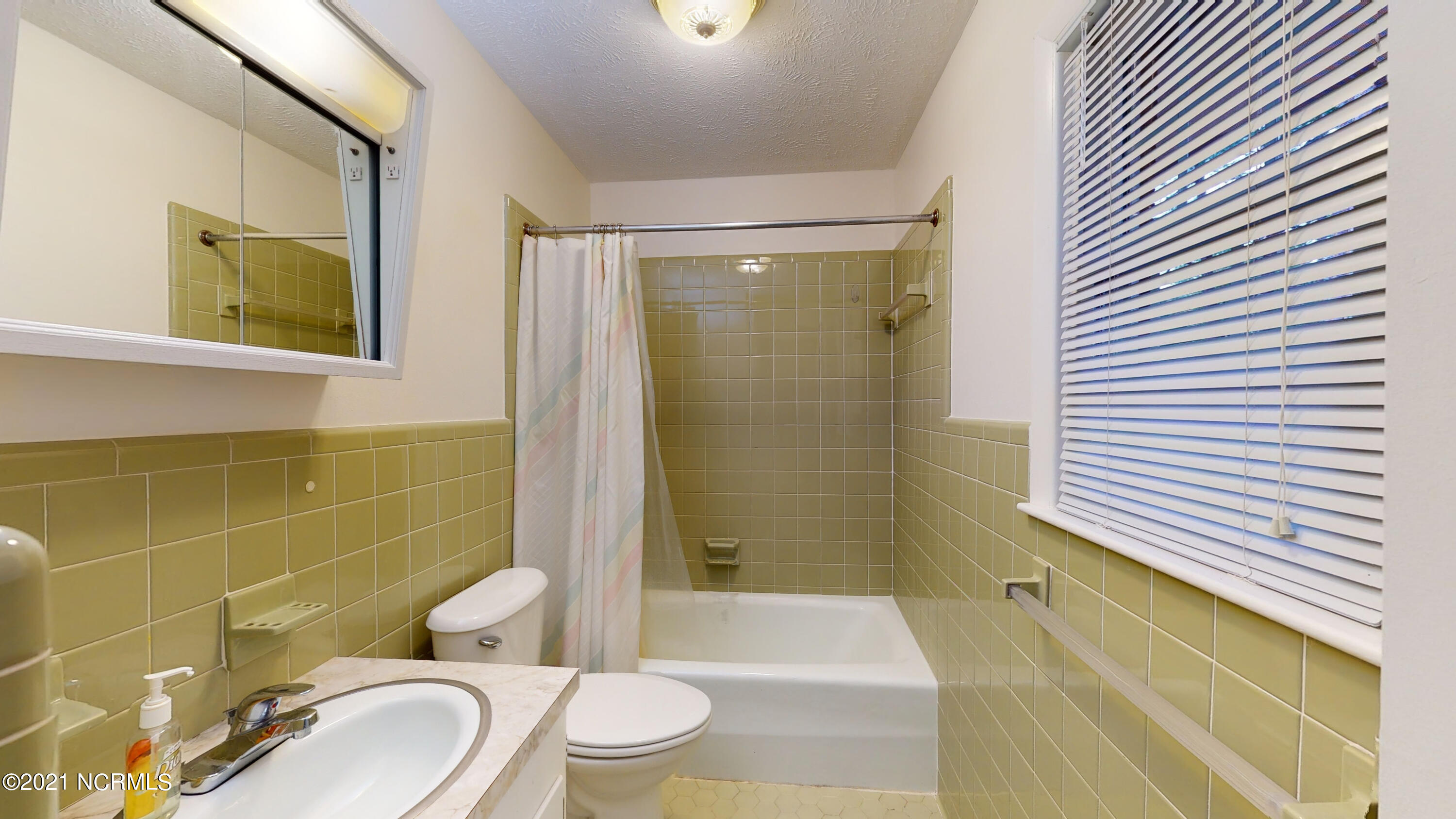 187 Arrow Wood Road Carthage, NC 28327 - Photo 22 of 41 Master Bathroom