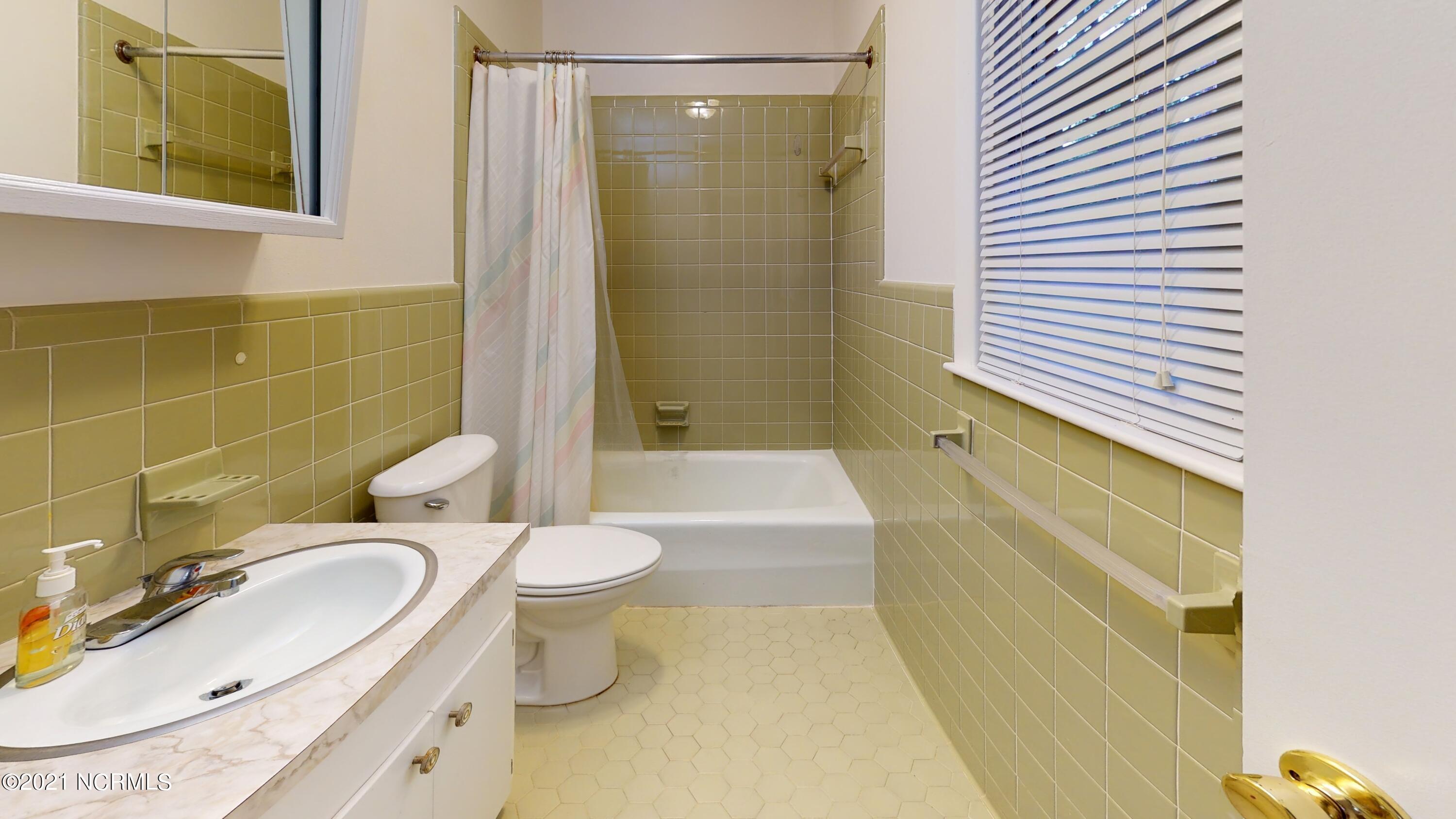 187 Arrow Wood Road Carthage, NC 28327 - Photo 23 of 41 Master Bathroom