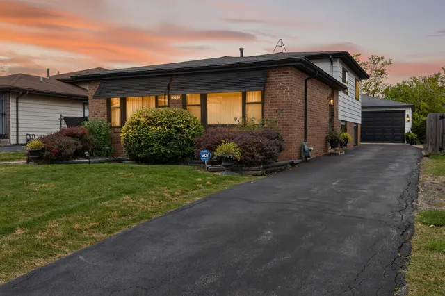 $165,000 | 18038 Juneway Court, Country Club Hills, IL 60478