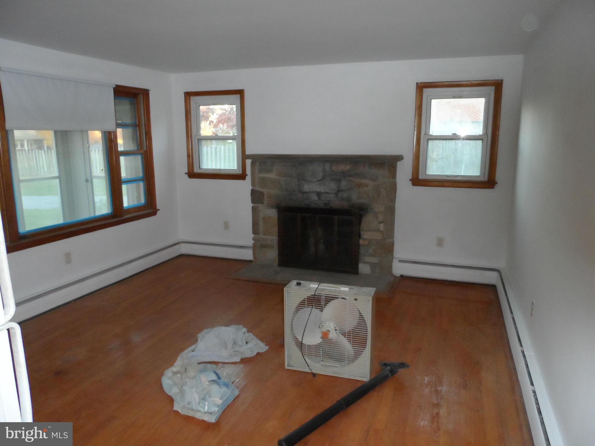313 Hook Road Westminster, MD 21157 - Photo 5 of 19 Living Room