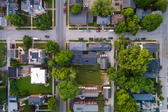 $585,000 | 702-704 Southeast 2nd Street, Evansville, IN 47713