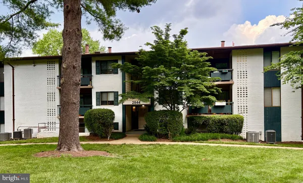 $1,750 | 2844 Dover Lane, Unit 304, Falls Church, VA 22042