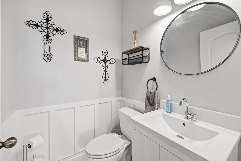360 Bluff Creek Road North Center Point, TX 78010 - Photo 24 of 64 a bathroom with a toilet sink and mirror