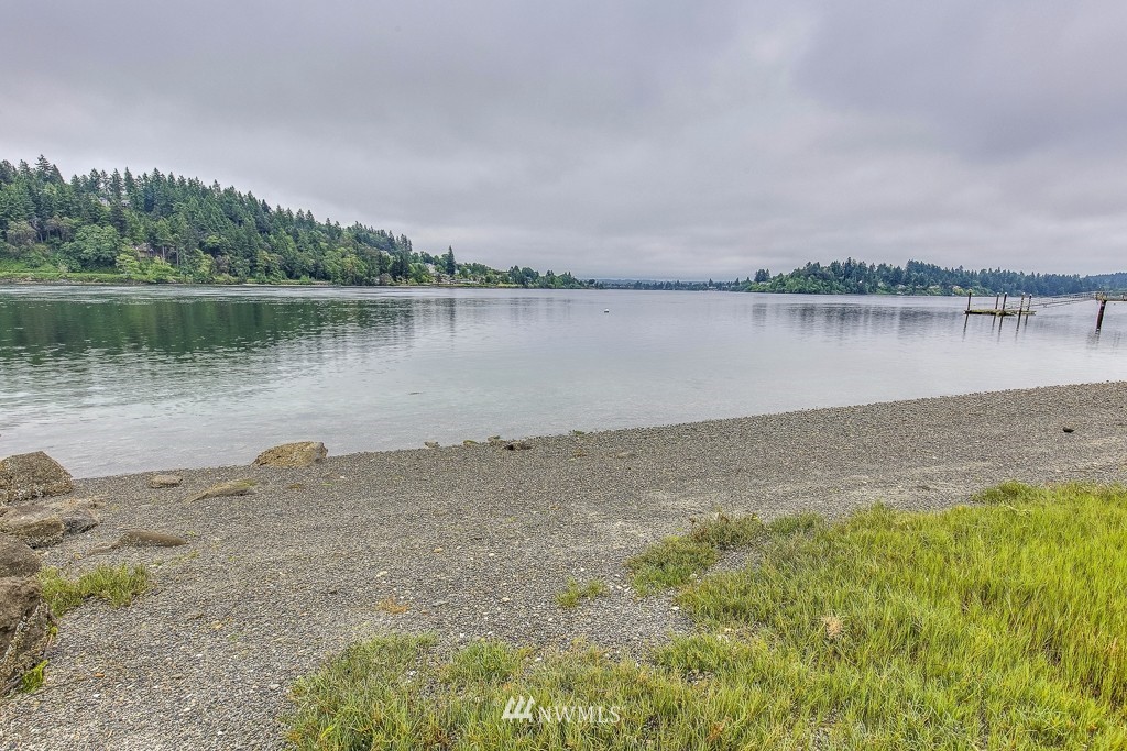 3084 Rocky Point Road Northwest Bremerton, WA 98312 - Photo 3 of 25 Gallery Image 3