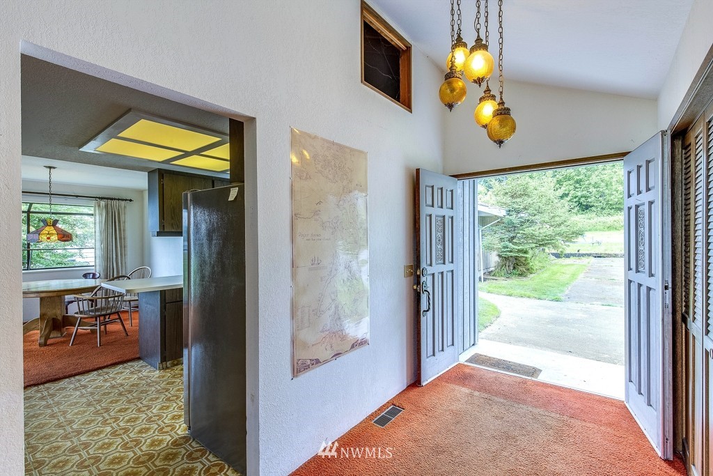 3084 Rocky Point Road Northwest Bremerton, WA 98312 - Photo 6 of 25 Gallery Image 6