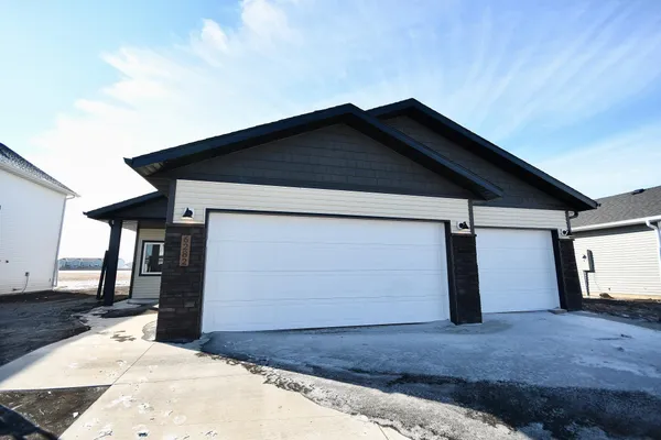 $377,000 | 6282 87th Avenue South, Horace, ND 58047