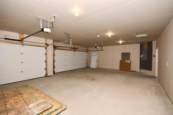 $377,000 | 6282 87th Avenue South, Horace, ND 58047
