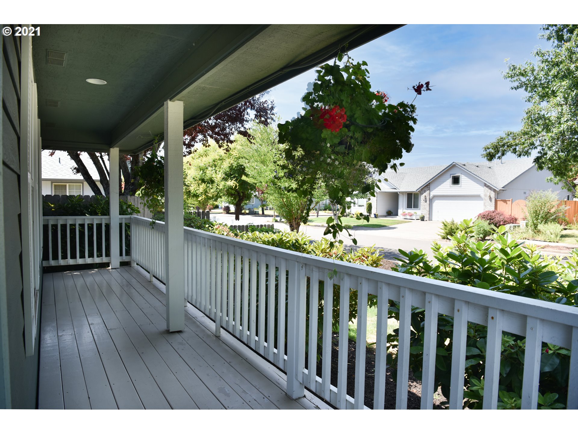 4580 Spring Meadow Avenue Eugene, OR 97404 - Photo 9 of 14 Gallery Image 9