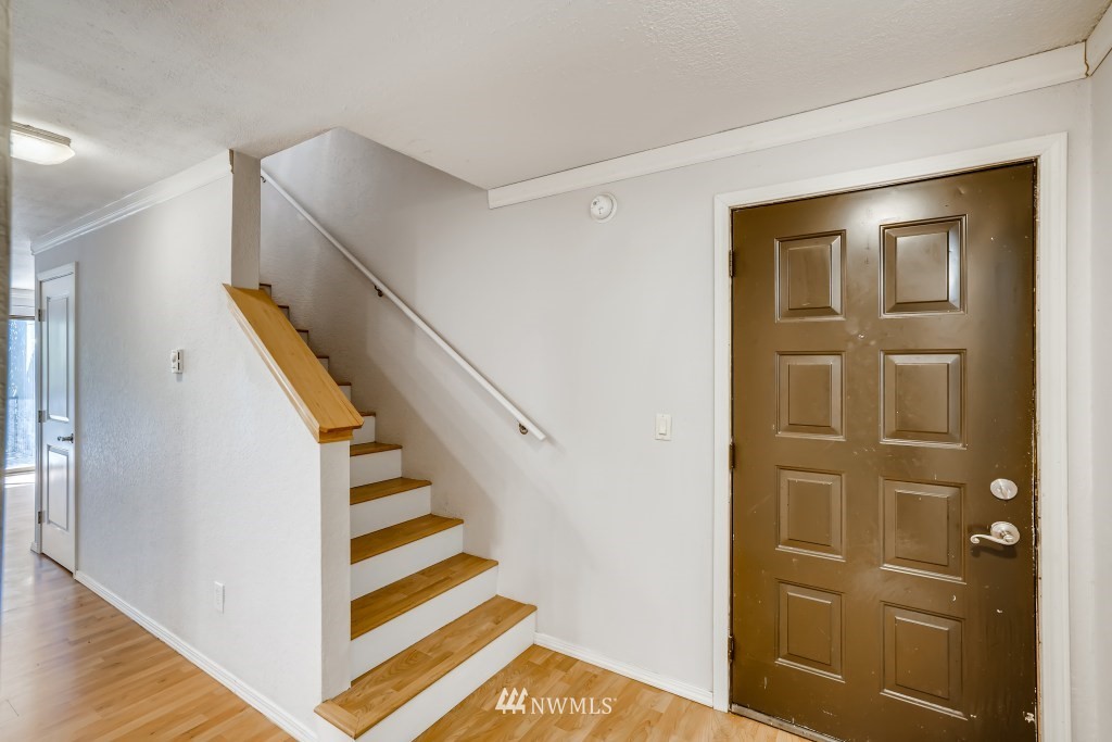 1850 Grant Avenue South, Unit C2 Renton, WA 98055 - Photo 3 of 27