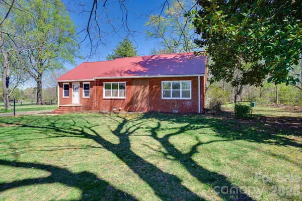 $189,900 | 2414 North Olivers Cross Road, Newton, NC 28658