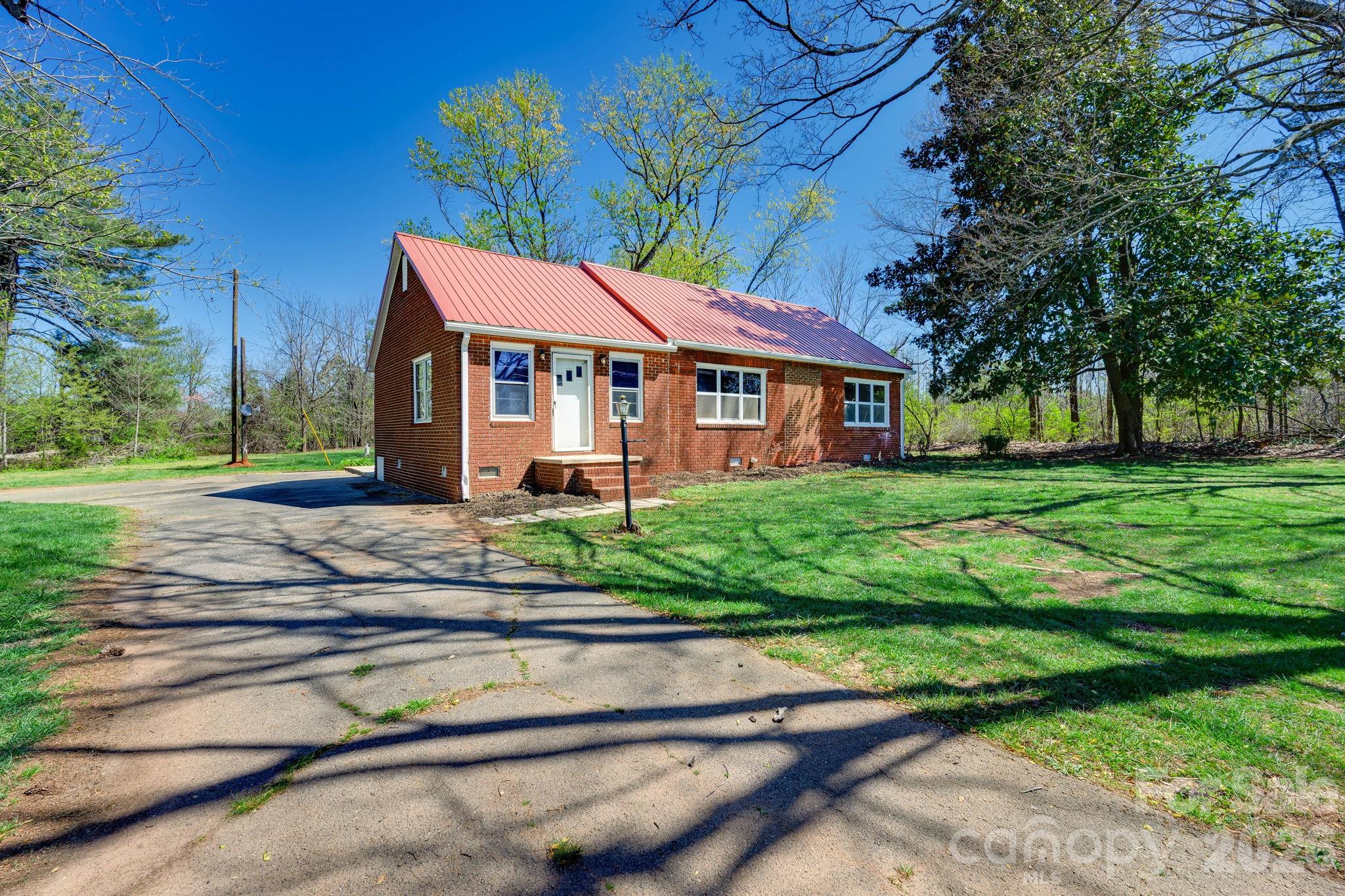 2414 North Olivers Cross Road Newton, NC 28658 - Photo 3 of 31