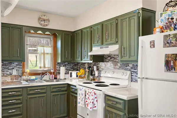 $385,000 | 1917 East Dutch Creek Road, Pekin, IN 47165