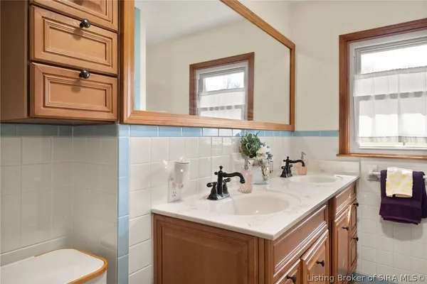 $385,000 | 1917 East Dutch Creek Road, Pekin, IN 47165