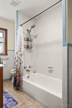 $385,000 | 1917 East Dutch Creek Road, Pekin, IN 47165