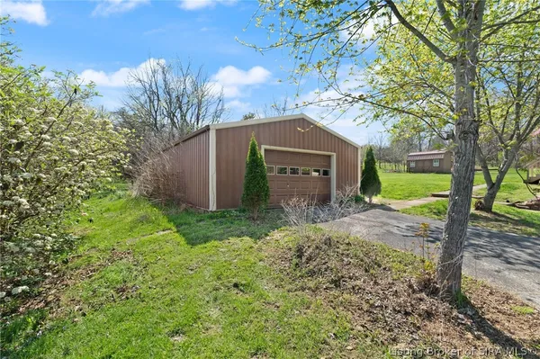 $385,000 | 1917 East Dutch Creek Road, Pekin, IN 47165