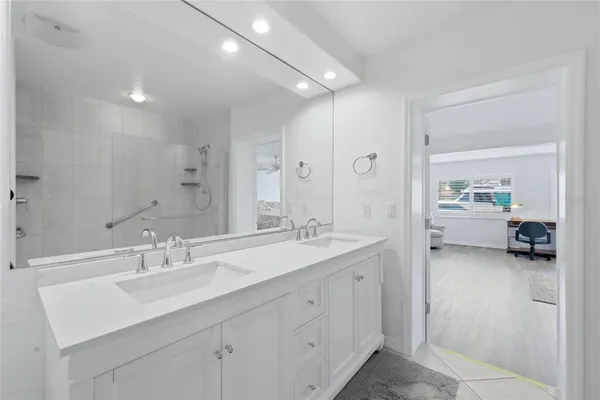 a en suite bathroom with a shower