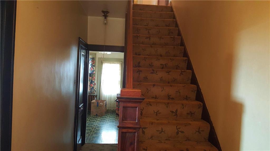 126 Richbarn Road Brighton Heights, PA 15212 - Photo 3 of 18 Entry/Foyer