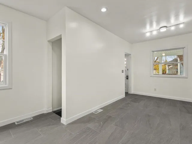 $180,000 | 1516 South 5th Street, Rockford, IL 61104