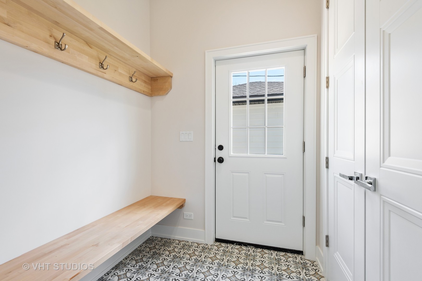 120 16th Street Wilmette, IL 60091 - Photo 11 of 34 a view of a hallway with wooden floor and a cabinet
