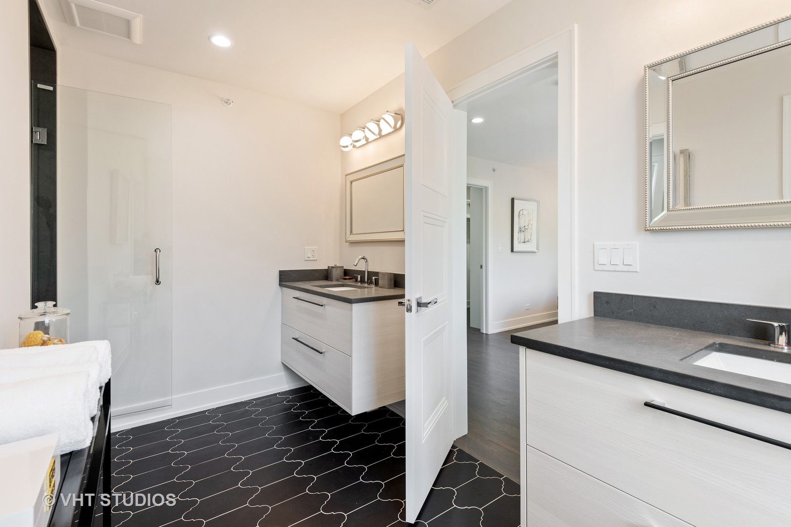 120 16th Street Wilmette, IL 60091 - Photo 16 of 34 a kitchen that has a refrigerator and a stove in it