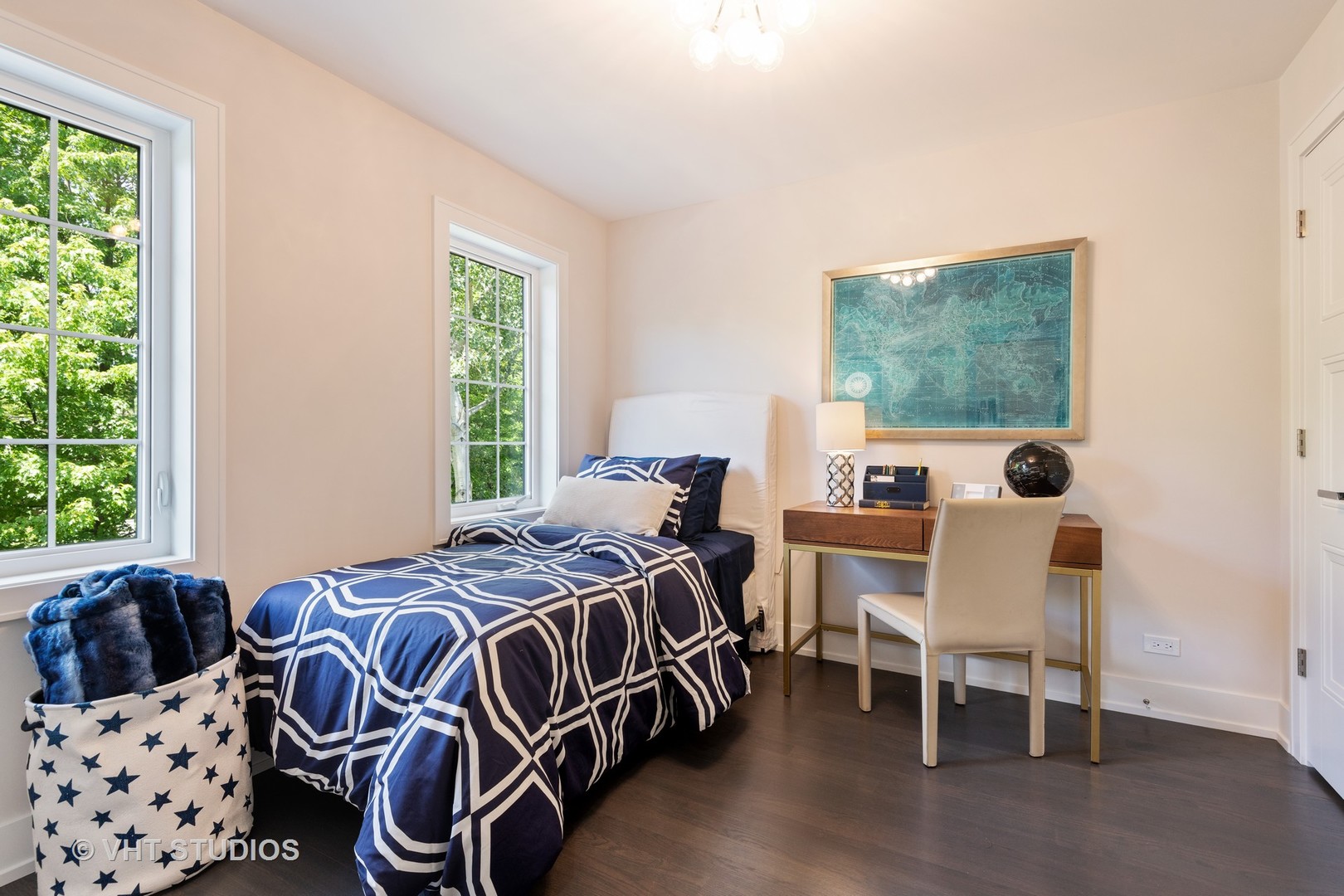 120 16th Street Wilmette, IL 60091 - Photo 22 of 34 a bedroom with a bed and a window