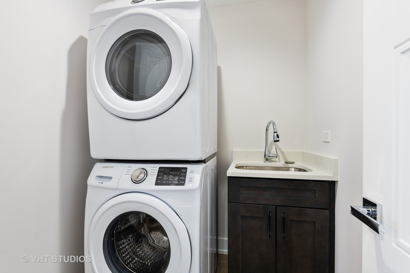 120 16th Street Wilmette, IL 60091 - Photo 24 of 34 a utility room with dryer and washer