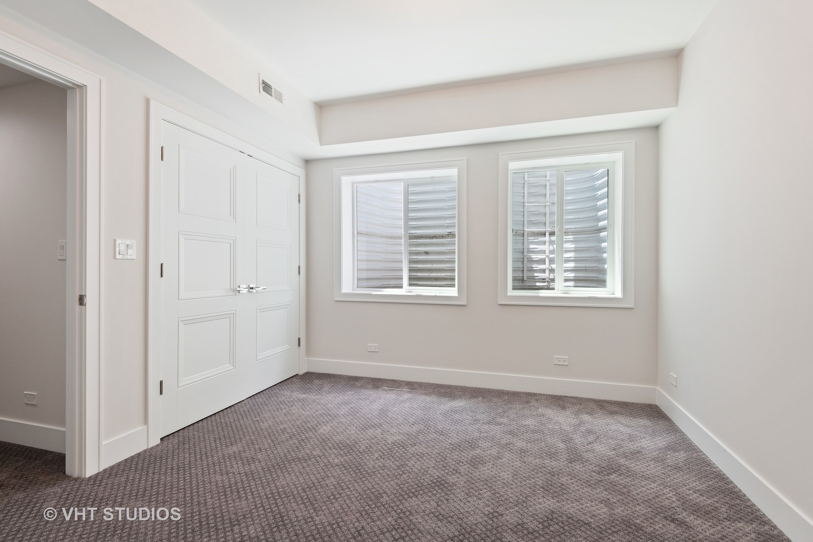 120 16th Street Wilmette, IL 60091 - Photo 27 of 34 a view of an empty room with a window