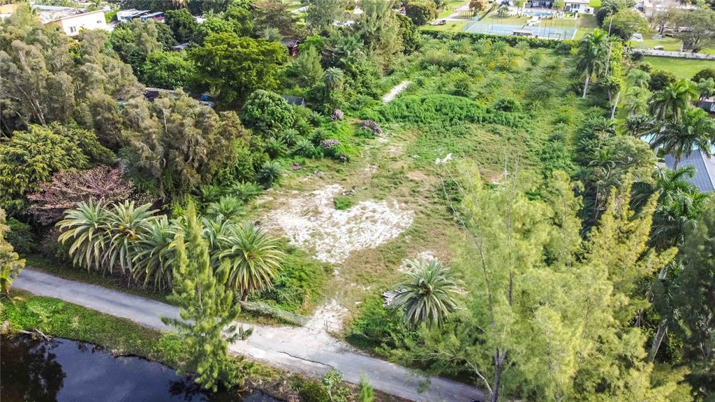 4001 Southwest 126th Avenue Miramar, FL 33027 - Photo 13 of 16 a view of a garden with a tree