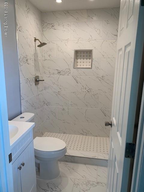 6706 El Rancho Road Louisville, KY 40291 - Photo 18 of 41 Master bath1