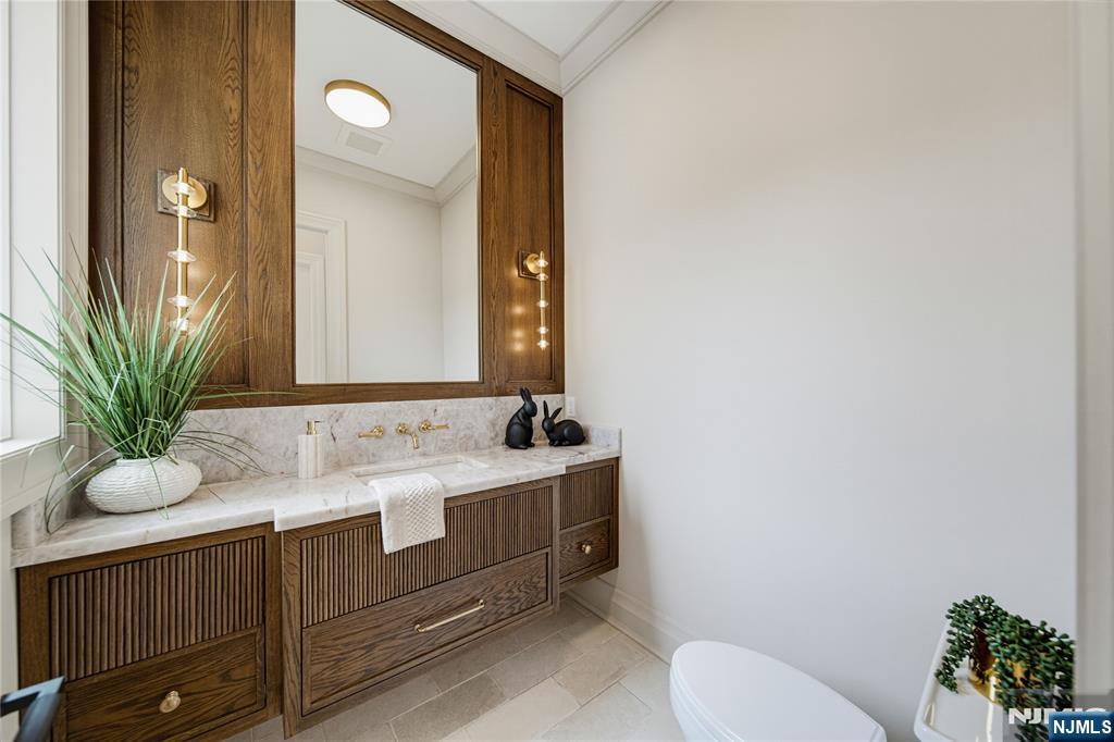 92 Oliver Road Paramus, NJ 07652 - Photo 18 of 50 Gallery Image 18
