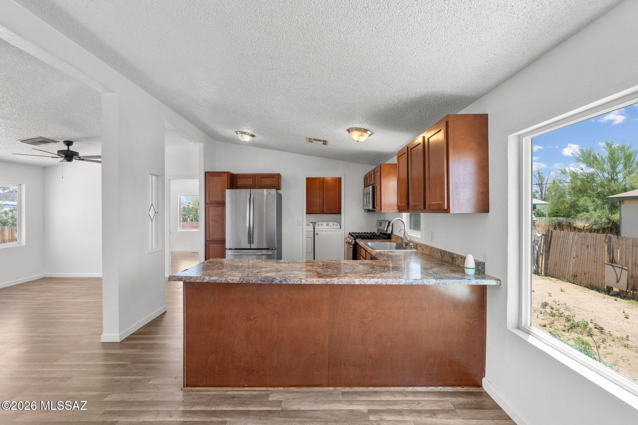 5955 South Arrow Road Tucson, AZ 85757 - Photo 3 of 32 Kitchen