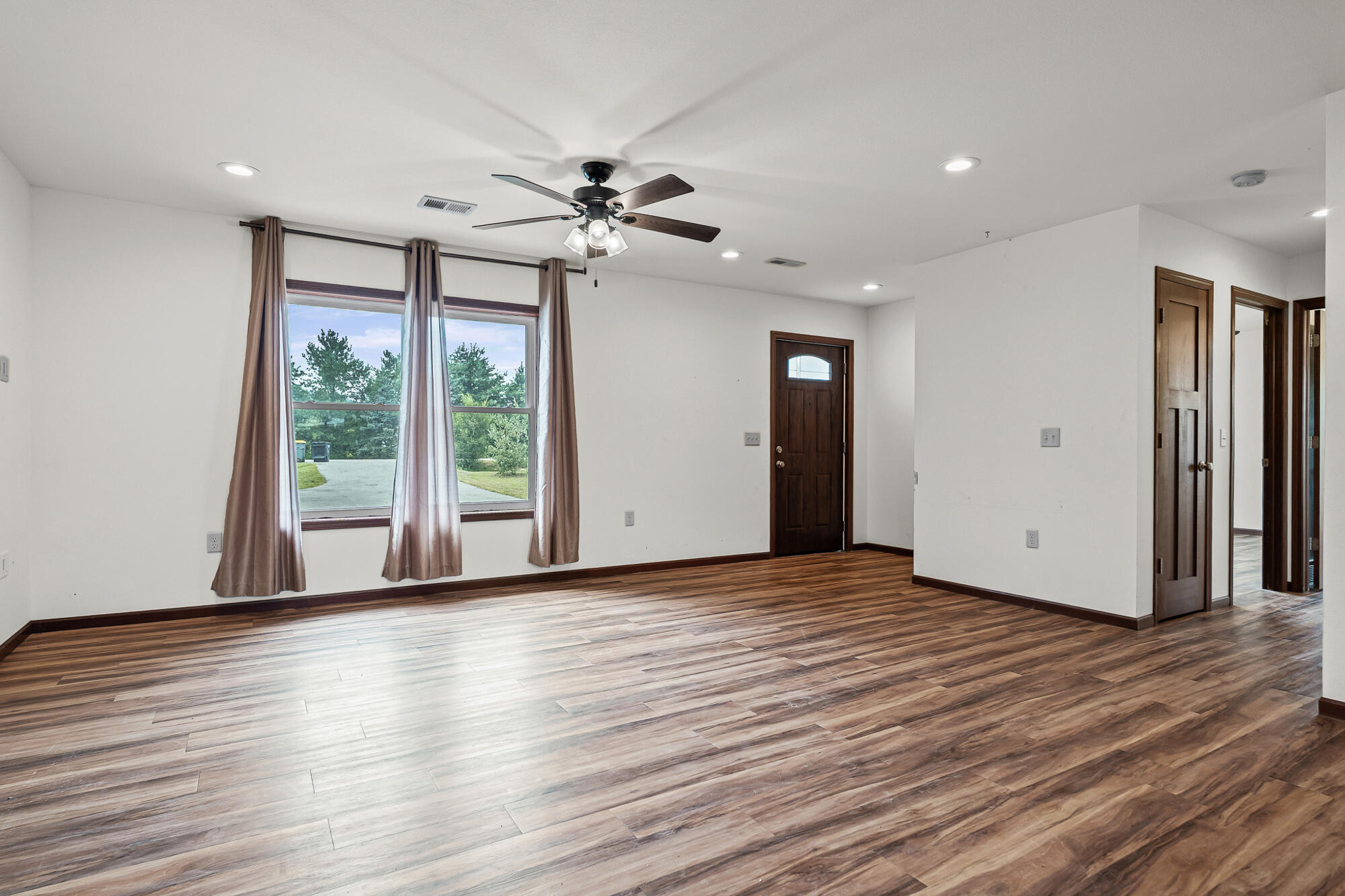 W7130 Heram Road Holmen, WI 54636 - Photo 8 of 22 Living Room