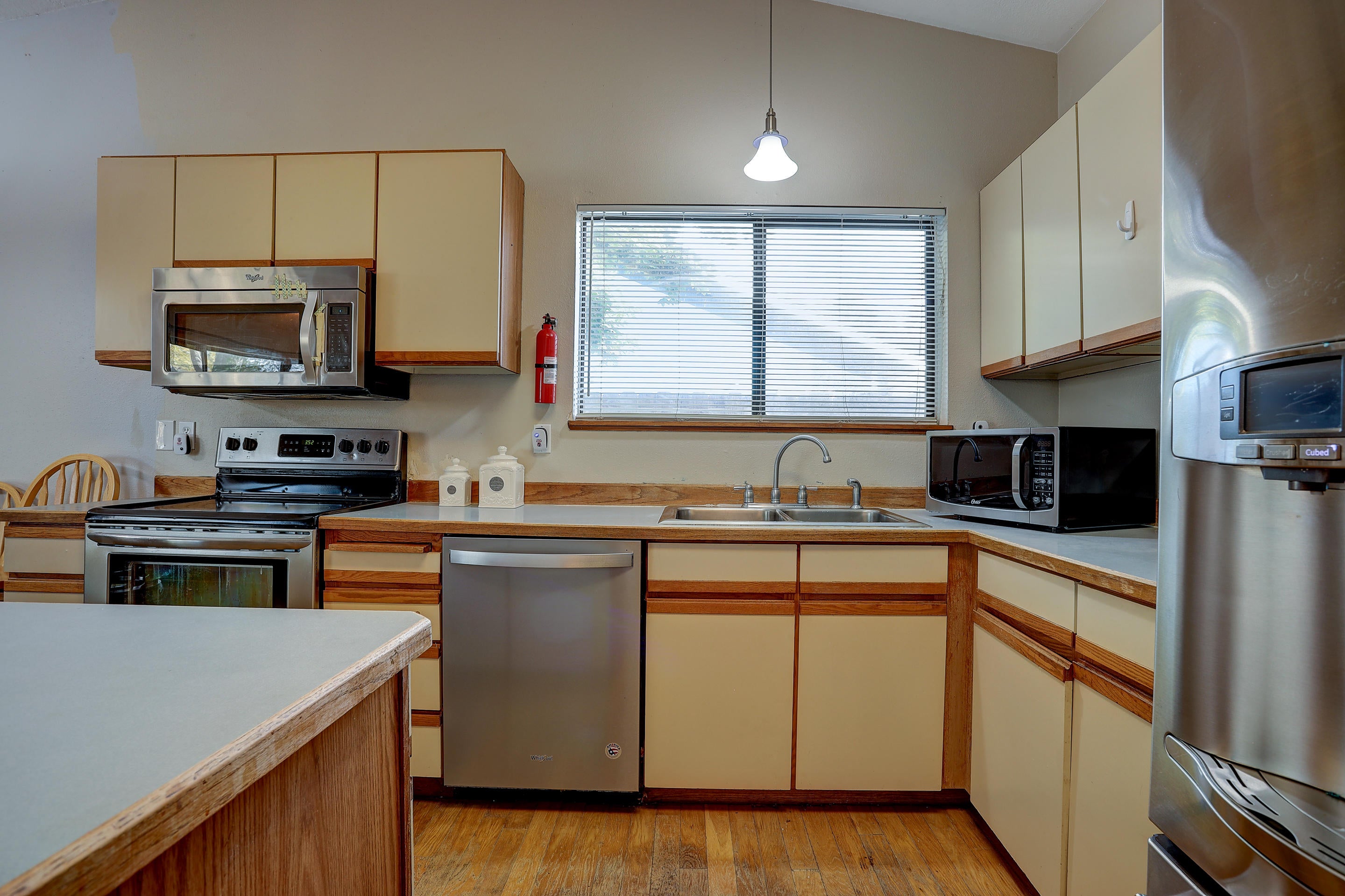 2437 Southwest Fissure Loop Redmond, OR 97756 - Photo 12 of 27 KITCHEN 3