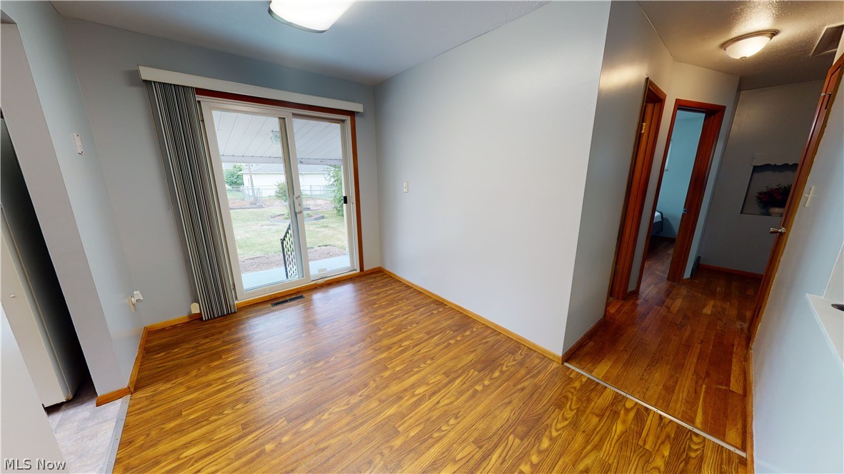 30026 Vineyard Road Willowick, OH 44095 - Photo 5 of 32