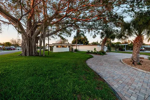 $739,500 | 302 41st Avenue, St. Pete Beach, FL 33706