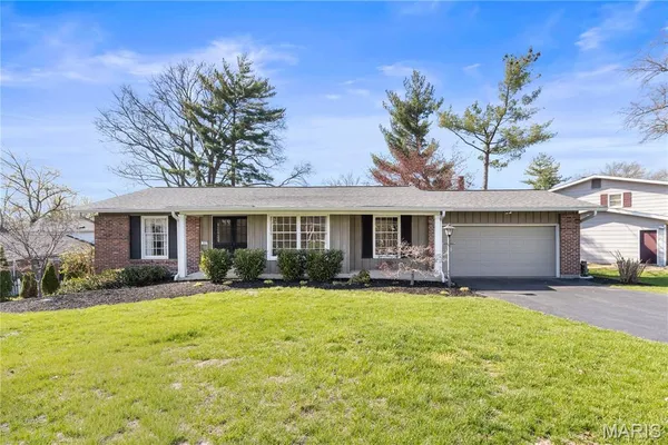$364,000 | 313 Providence Road, Ballwin, MO 63011