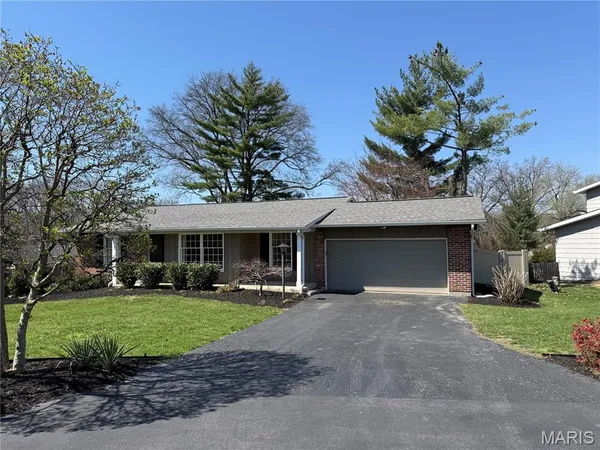 $364,000 | 313 Providence Road, Ballwin, MO 63011