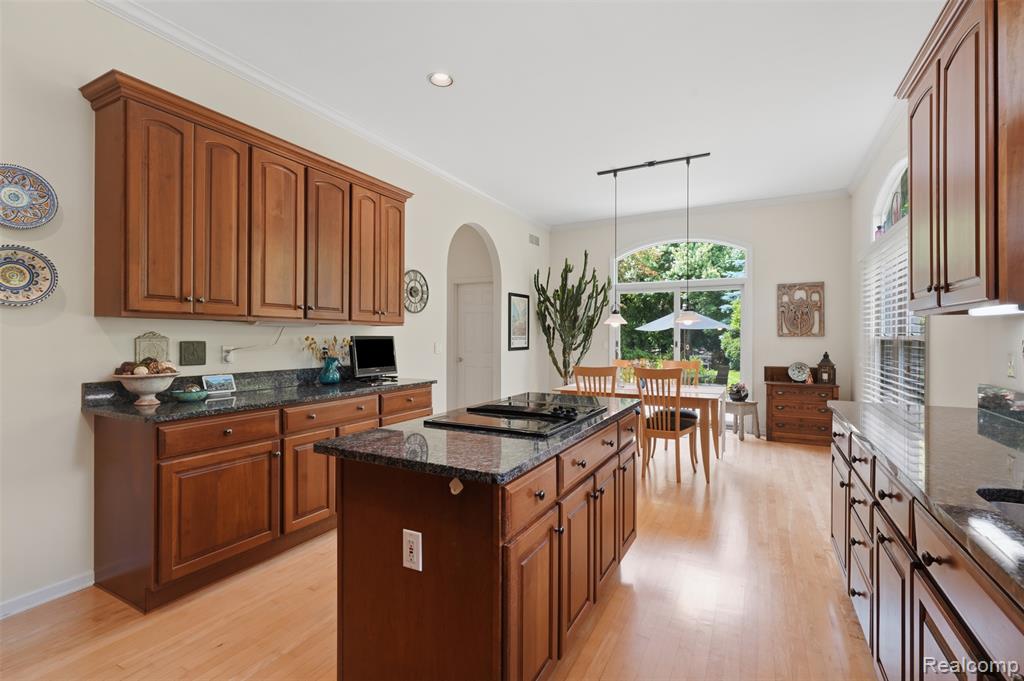 34555 Quaker Valley Road Farmington Hills, MI 48331 - Photo 17 of 53