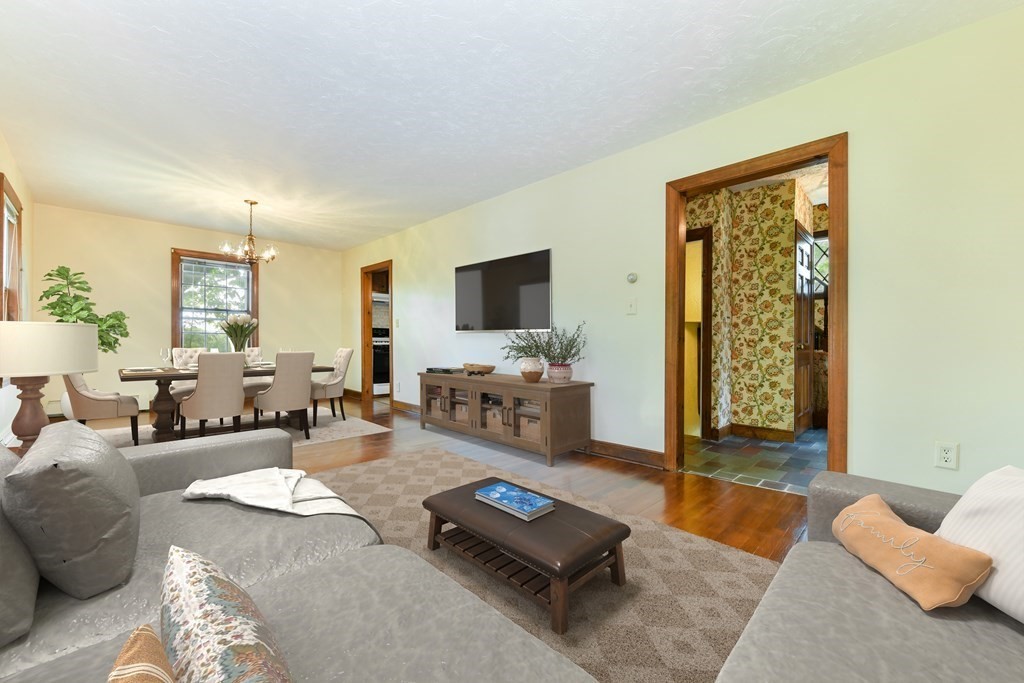 54 Indiana Terrace Newton, MA 02464 - Photo 4 of 39