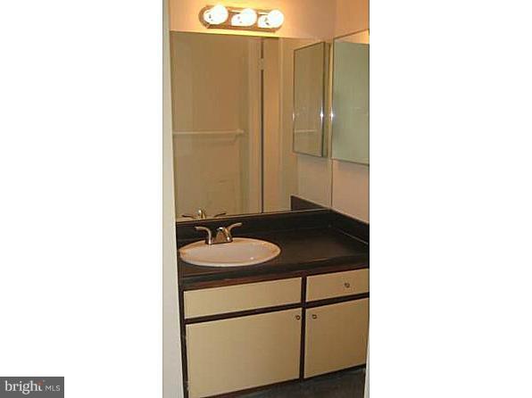 5911 Edsall Road, Unit 312 Alexandria, VA 22304 - Photo 5 of 16 Kitchen