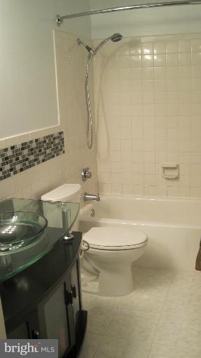 5911 Edsall Road, Unit 312 Alexandria, VA 22304 - Photo 6 of 16 Bath