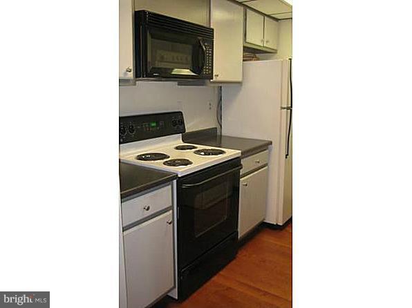 5911 Edsall Road, Unit 312 Alexandria, VA 22304 - Photo 8 of 16 Kitchen