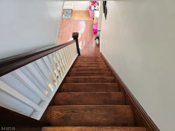 $580,000 | 725 Schuyler Avenue, Lyndhurst, NJ 07071