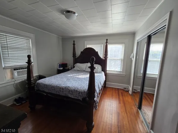$580,000 | 725 Schuyler Avenue, Lyndhurst, NJ 07071